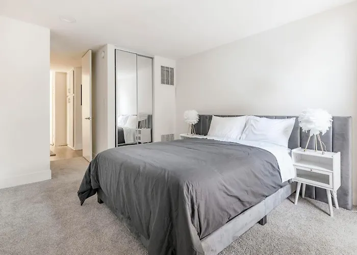 New Luxury Apartment Weho Boys Town Med