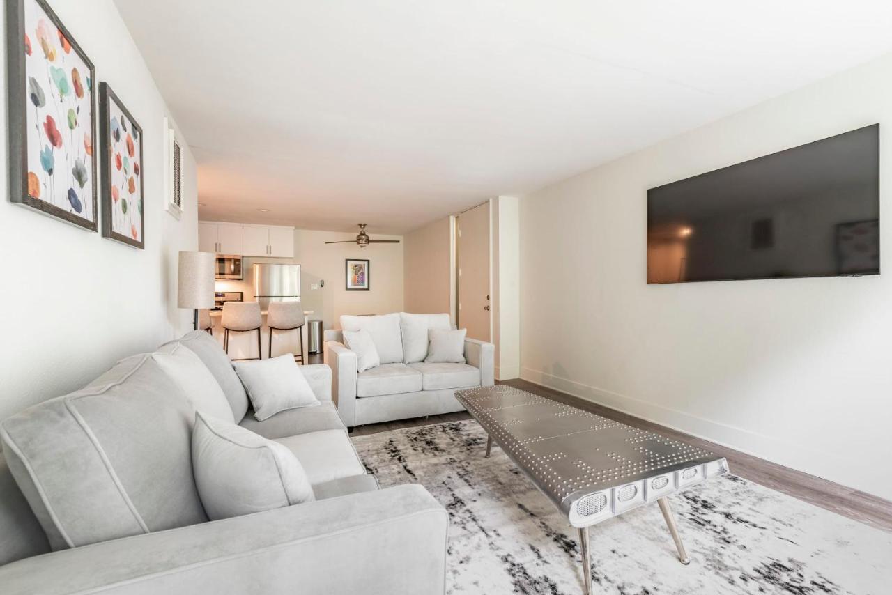 New Luxury Weho Boys Town Med