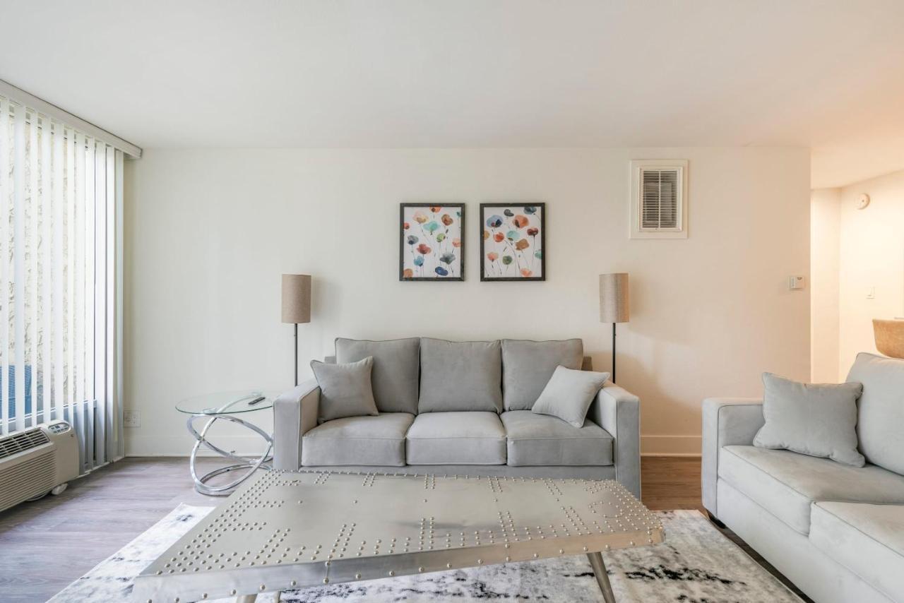 New Luxury Weho Boys Town Med Appartement